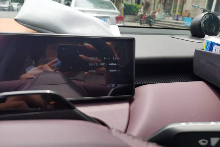 Used Nio ET5T 2023 75 kWh Touring Odometer Close Up