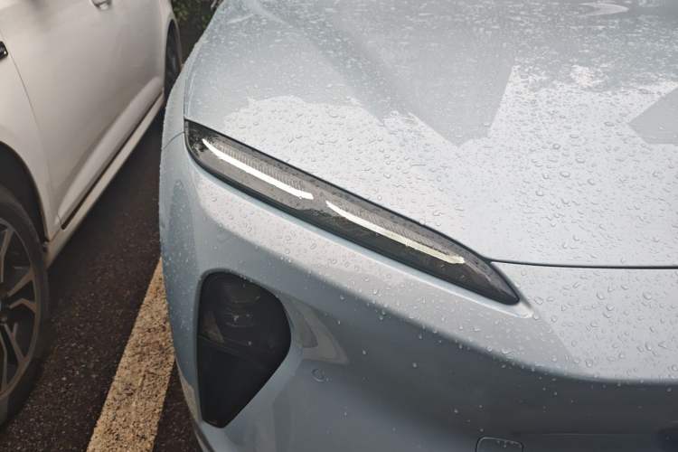 Used Nio ET5T 2023 75 kWh Touring Right Front Headlight