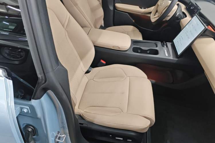 Used Nio ET5T 2023 75 kWh Touring Right Front Seat