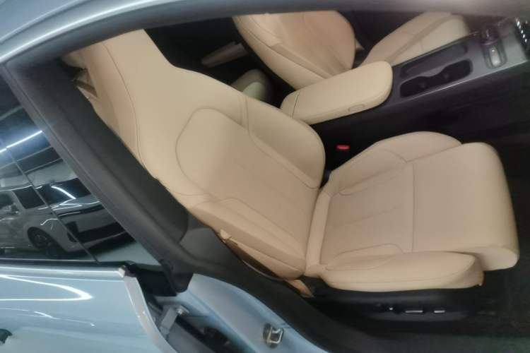 Used Nio ET5T 2023 75 kWh Touring Right Front Seat