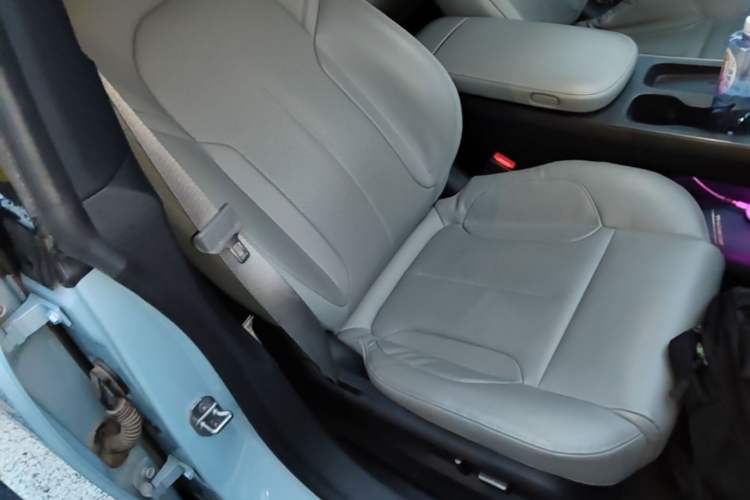 Used Nio ET5T 2023 75 kWh Touring Right Front Seat