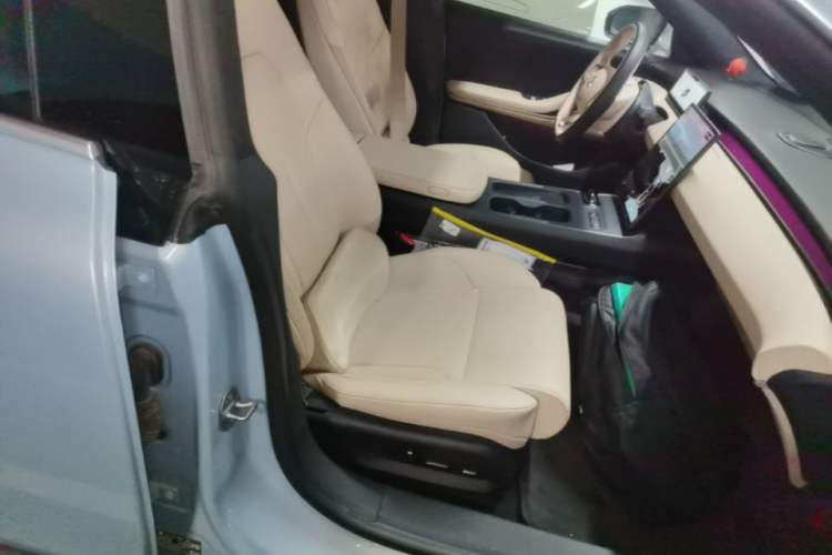 Used Nio ET5T 2023 75 kWh Touring Right Front Seat