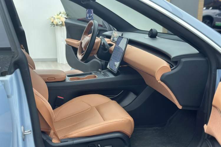 Used Nio ET5T 2023 75 kWh Touring Right Front Seat