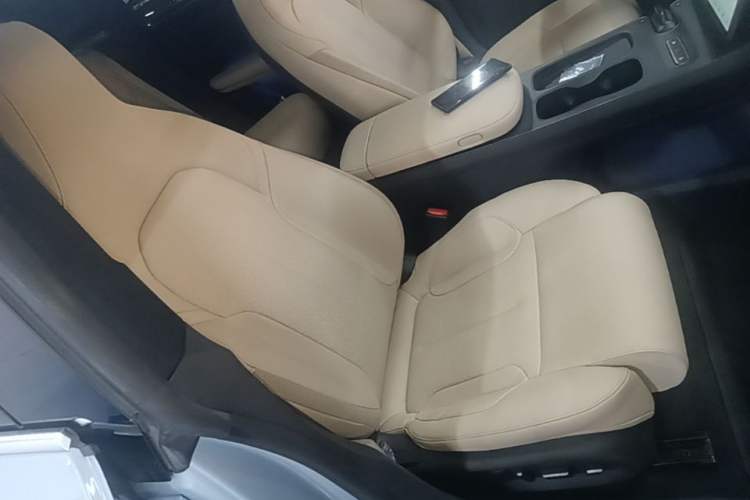 Used Nio ET5T 2023 75 kWh Touring Right Front Seat
