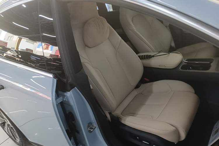 Used Nio ET5T 2023 75 kWh Touring Right Front Seat