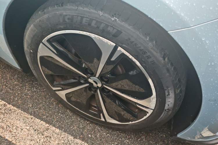 Used Nio ET5T 2023 75 kWh Touring Right Front Wheel Hub