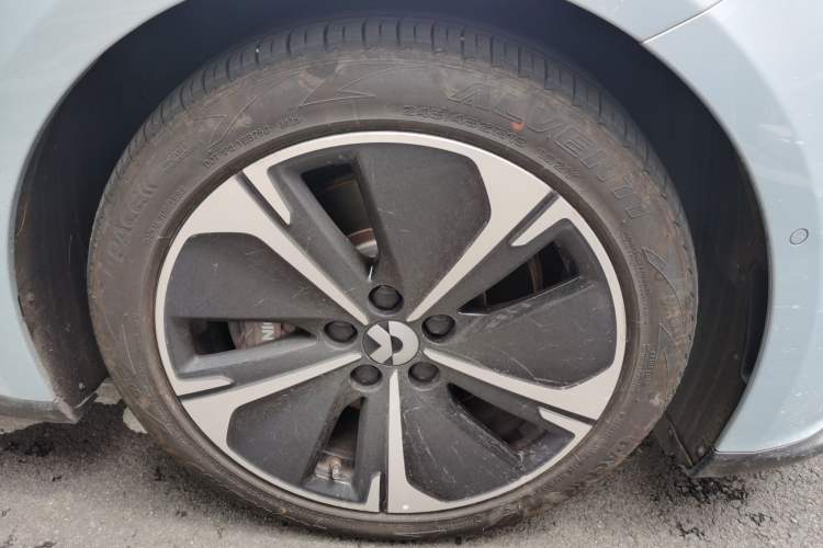 Used Nio ET5T 2023 75 kWh Touring Right Front Wheel Hub
