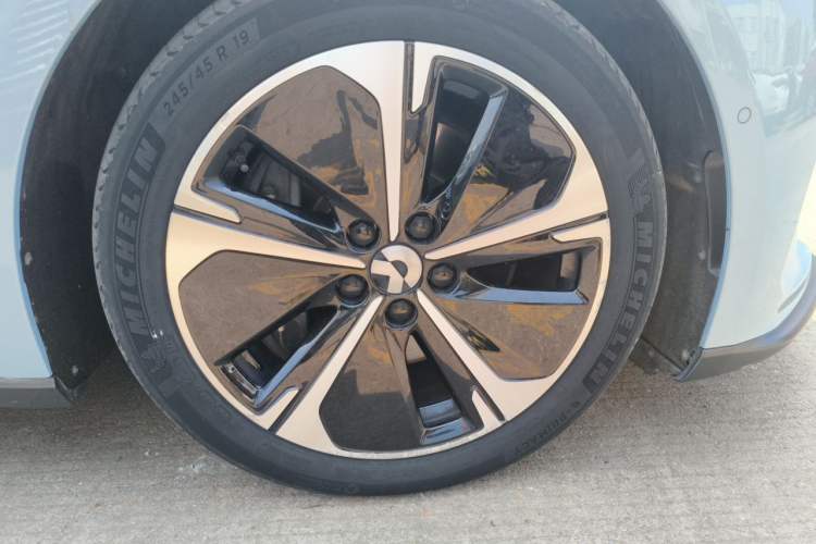 Used Nio ET5T 2023 75 kWh Touring Right Front Wheel Hub
