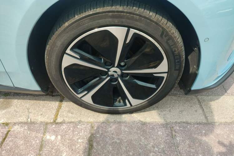 Used Nio ET5T 2023 75 kWh Touring Right Front Wheel Hub