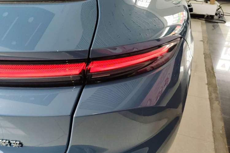 Used Nio ET5T 2023 75 kWh Touring Right Rear Taillight