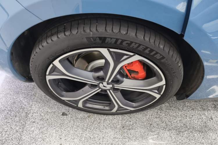 Used Nio ET5T 2023 75 kWh Touring Right Rear Wheel Hub