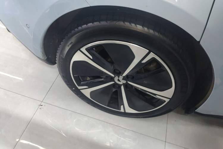 Used Nio ET5T 2023 75 kWh Touring Right Rear Wheel Hub