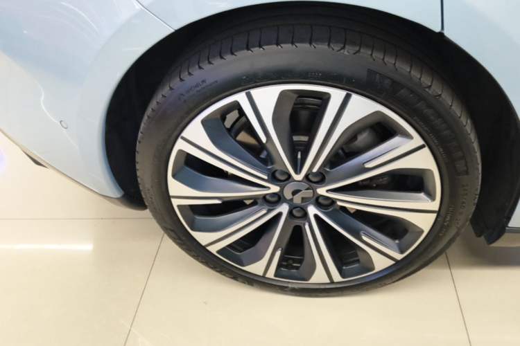 Used Nio ET5T 2023 75 kWh Touring Right Rear Wheel Hub