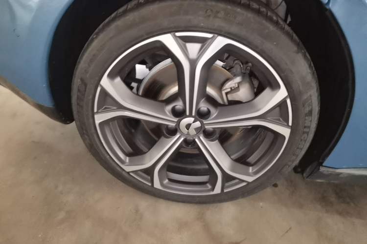 Used Nio ET5T 2023 75 kWh Touring Right Rear Wheel Hub