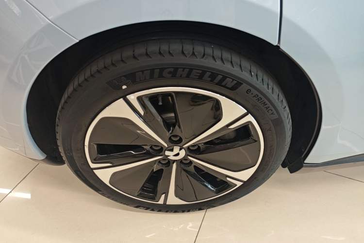 Used Nio ET5T 2023 75 kWh Touring Right Rear Wheel Hub