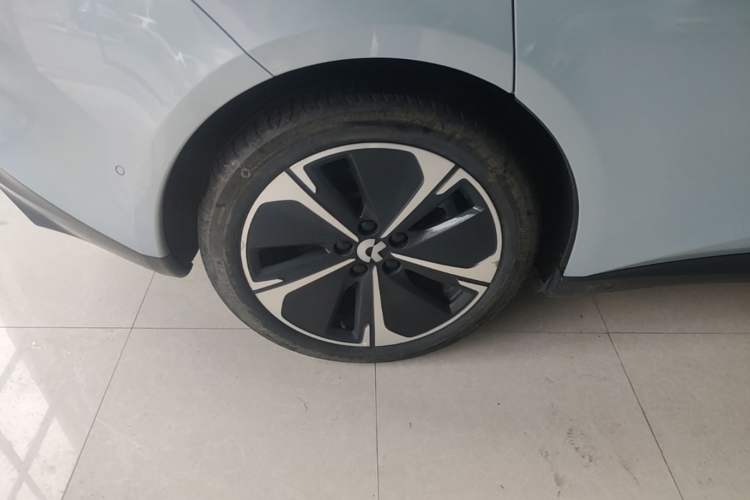 Used Nio ET5T 2023 75 kWh Touring Right Rear Wheel Hub