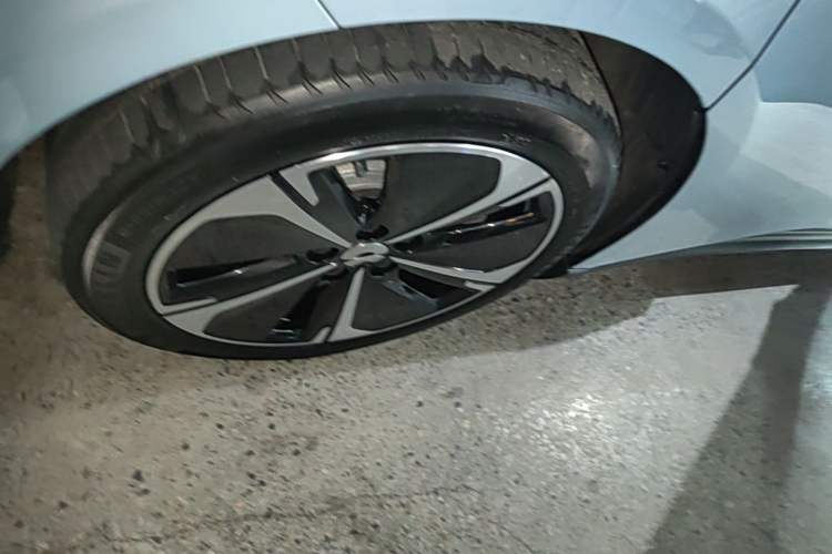 Used Nio ET5T 2023 75 kWh Touring Right Rear Wheel Hub