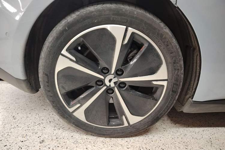 Used Nio ET5T 2023 75 kWh Touring Right Rear Wheel Hub
