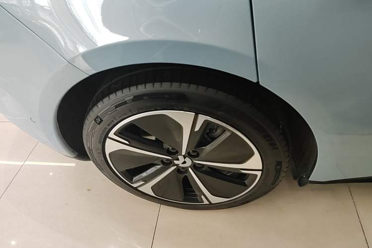 Used Nio ET5T 2023 75 kWh Touring Right Rear Wheel Hub