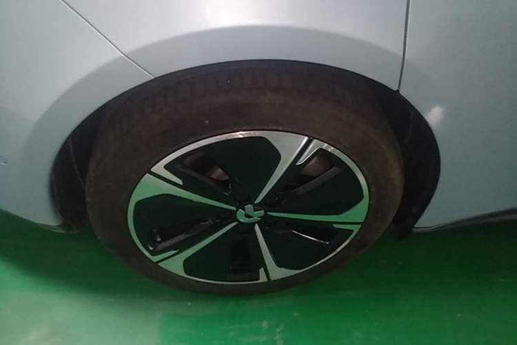 Used Nio ET5T 2023 75 kWh Touring Right Rear Wheel Hub