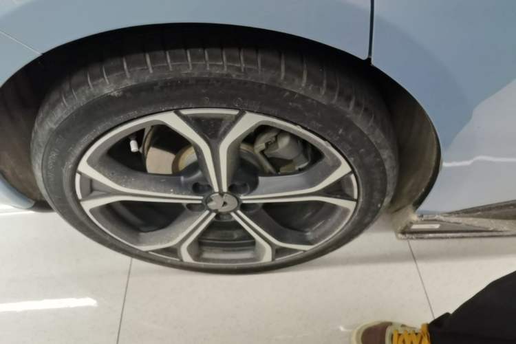 Used Nio ET5T 2023 75 kWh Touring Right Rear Wheel Hub