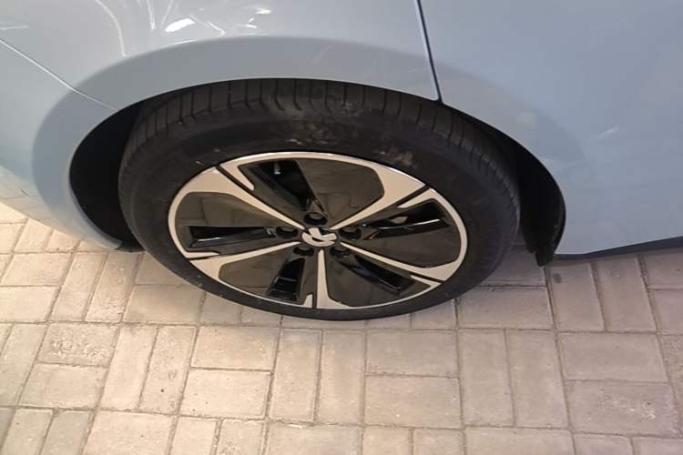 Used Nio ET5T 2023 75 kWh Touring Right Rear Wheel Hub