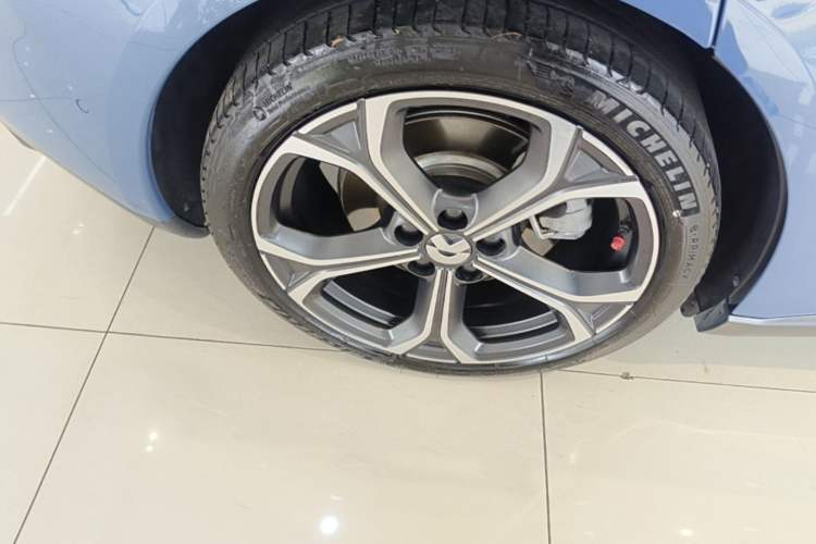 Used Nio ET5T 2023 75 kWh Touring Right Rear Wheel Hub