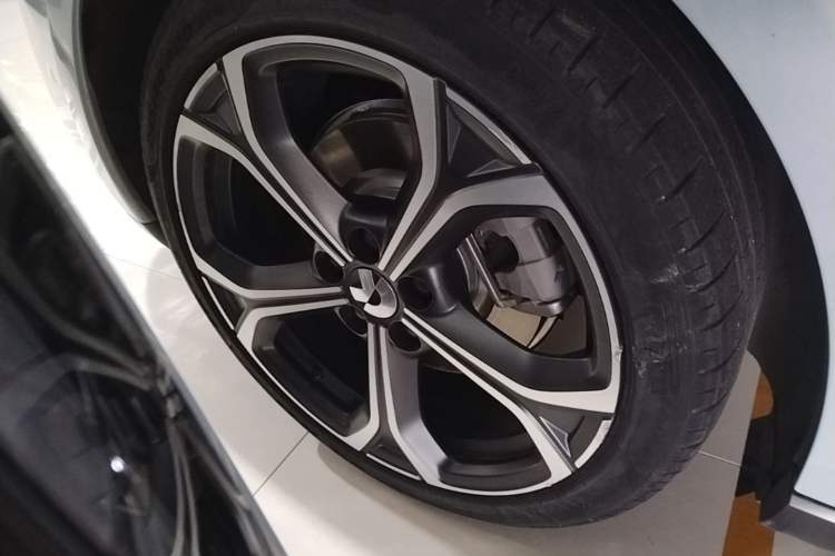 Used Nio ET5T 2023 75 kWh Touring Right Rear Wheel Hub