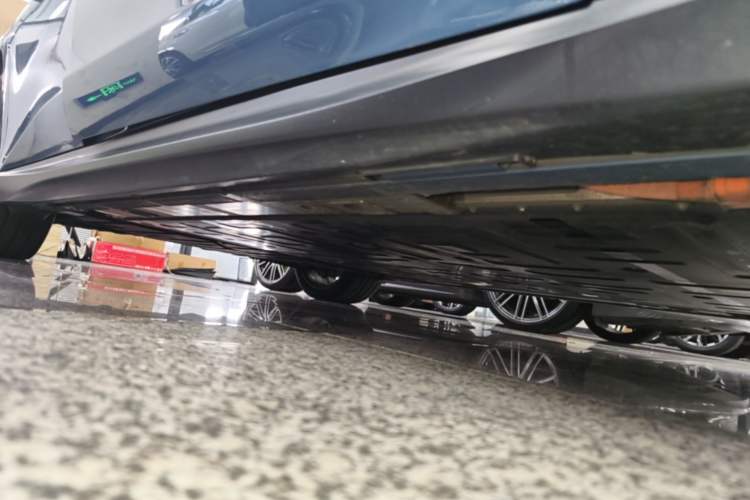 Used Nio ET5T 2023 75 kWh Touring Right Side Sill