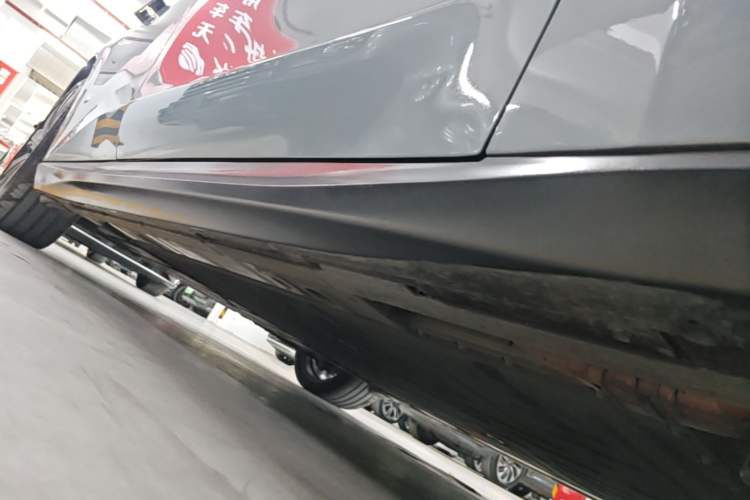 Used Nio ET5T 2023 75 kWh Touring Right Side Sill
