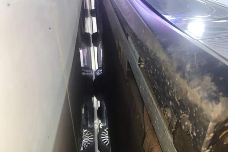 Used Nio ET5T 2023 75 kWh Touring Right Side Sill