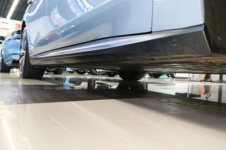 Used Nio ET5T 2023 75 kWh Touring Right Side Sill