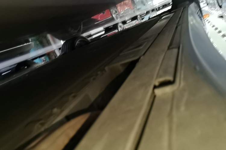 Used Nio ET5T 2023 75 kWh Touring Right Side Sill