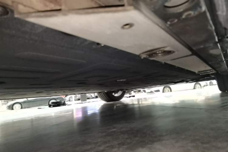 Used Nio ET5T 2023 75 kWh Touring Right Side Sill
