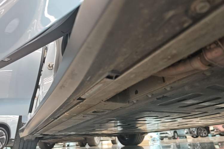 Used Nio ET5T 2023 75 kWh Touring Right Side Sill
