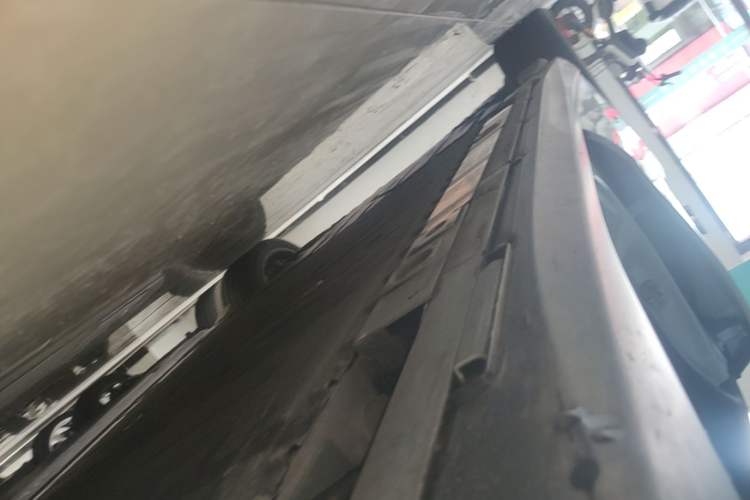Used Nio ET5T 2023 75 kWh Touring Right Side Sill