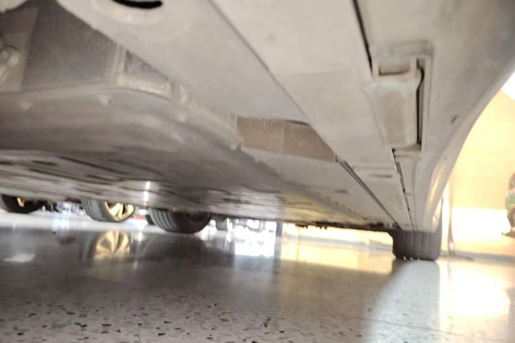Used Nio ET5T 2023 75 kWh Touring Right Side Sill