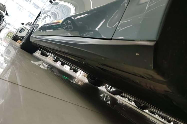 Used Nio ET5T 2023 75 kWh Touring Right Side Sill
