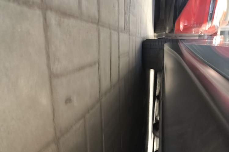 Used Nio ET5T 2023 75 kWh Touring Right Side Sill