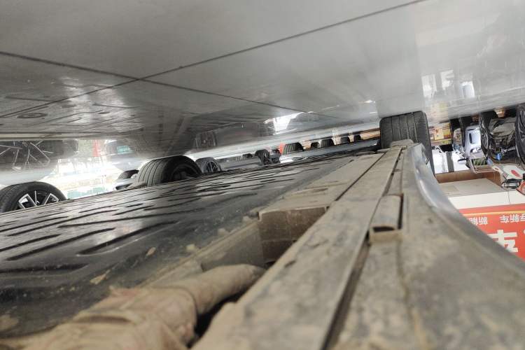 Used Nio ET5T 2023 75 kWh Touring Right Side Sill