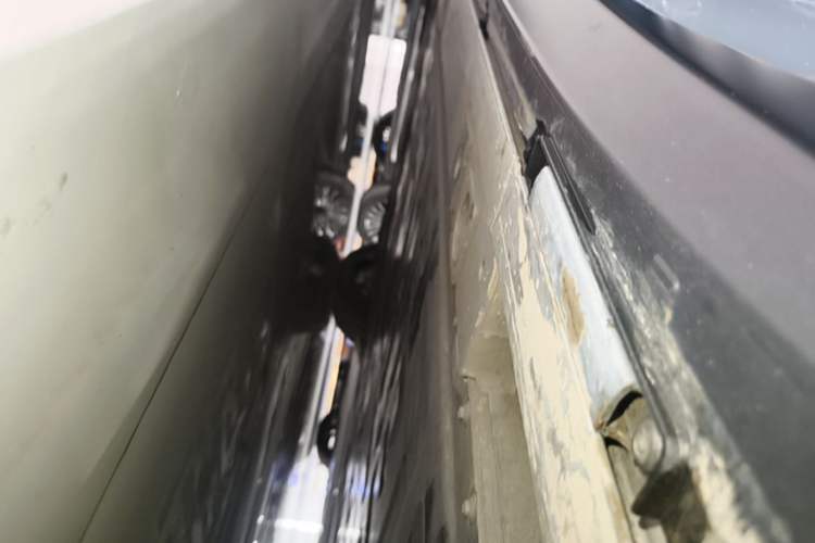 Used Nio ET5T 2023 75 kWh Touring Right Side Sill