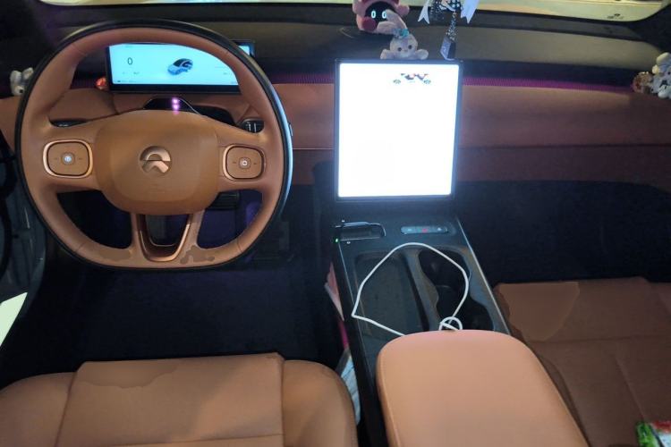 Used Nio ET5T 2023 75 kWh Touring Center Console