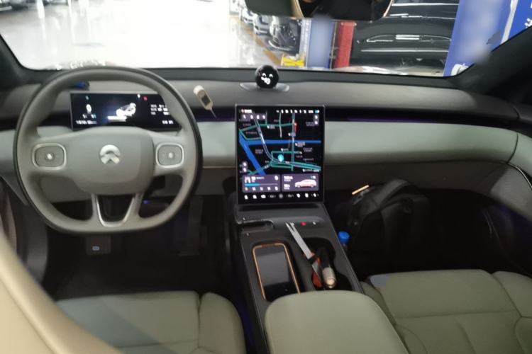 Used Nio ET5T 2023 75 kWh Touring Center Console
