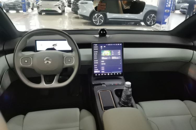 Used Nio ET5T 2023 75 kWh Touring Center Console