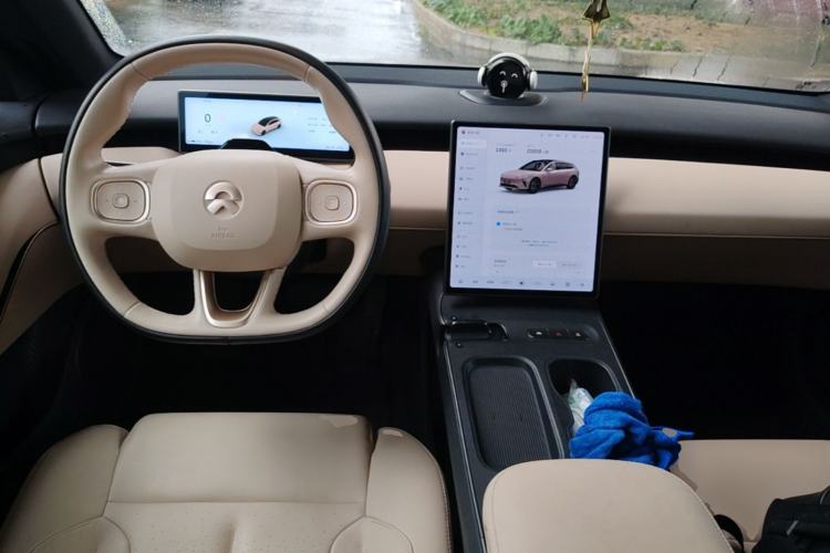 Used Nio ET5T 2023 75 kWh Touring Center Console