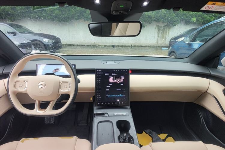 Used Nio ET5T 2023 75 kWh Touring Center Console