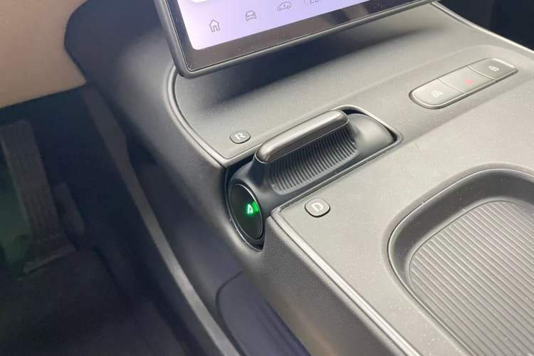 Used Nio ET5T 2023 75 kWh Touring Gear Lever