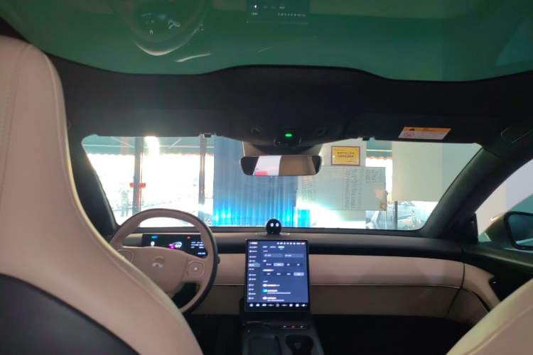 Used Nio ET5T 2023 75 kWh Touring Headliner