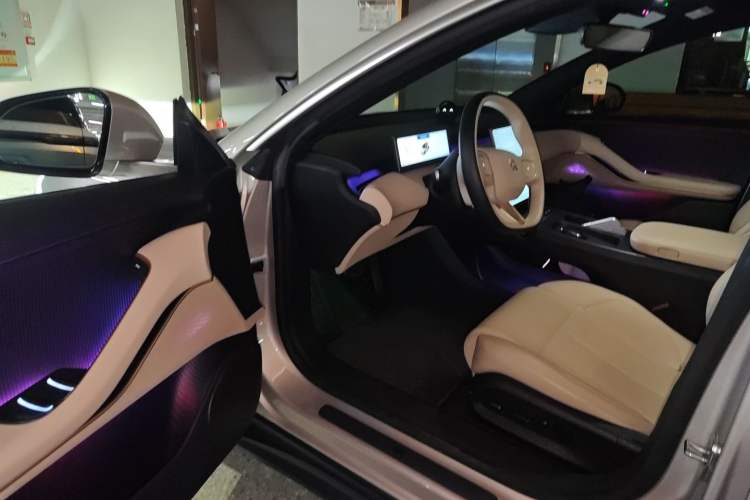 Used Nio ET5T 2023 75 kWh Touring Interior 3