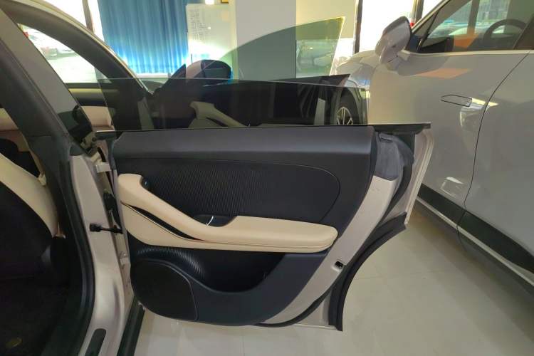 Used Nio ET5T 2023 75 kWh Touring Interior 6